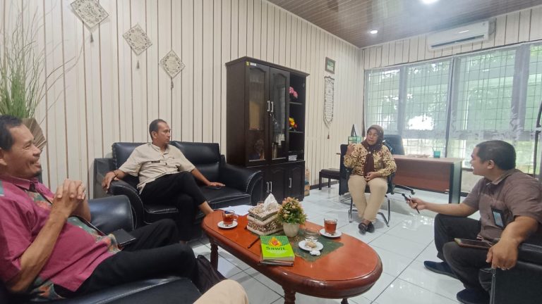 Indepth interview dengan Dinas Lingkungan Hidup Provinsi Sumatera Utara dalam rangka Kajian Tata Kelola dan Tata Niaga Used Cooking Oil (UCO) Tahun 2024 bersama IPOSS (Indonesia Palm Oil Strategic Studies)