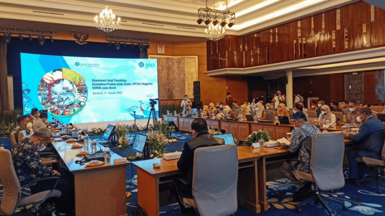 Pengambilan Keputusan Multikriteria untuk Pembangunan Berkelanjutan di Indonesia: Studi Aplikasi AHP dan Pengalaman Berka Strategika